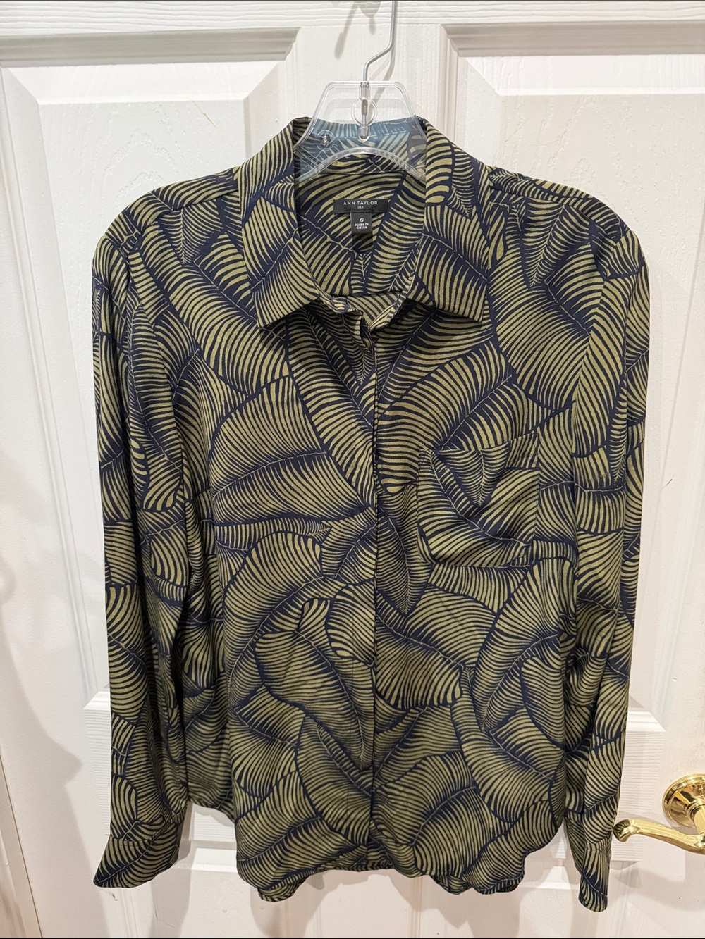 Ann Taylor Women’s Olive and Navy Leaf-Print Button-Down Silk Shirt - Sz S
